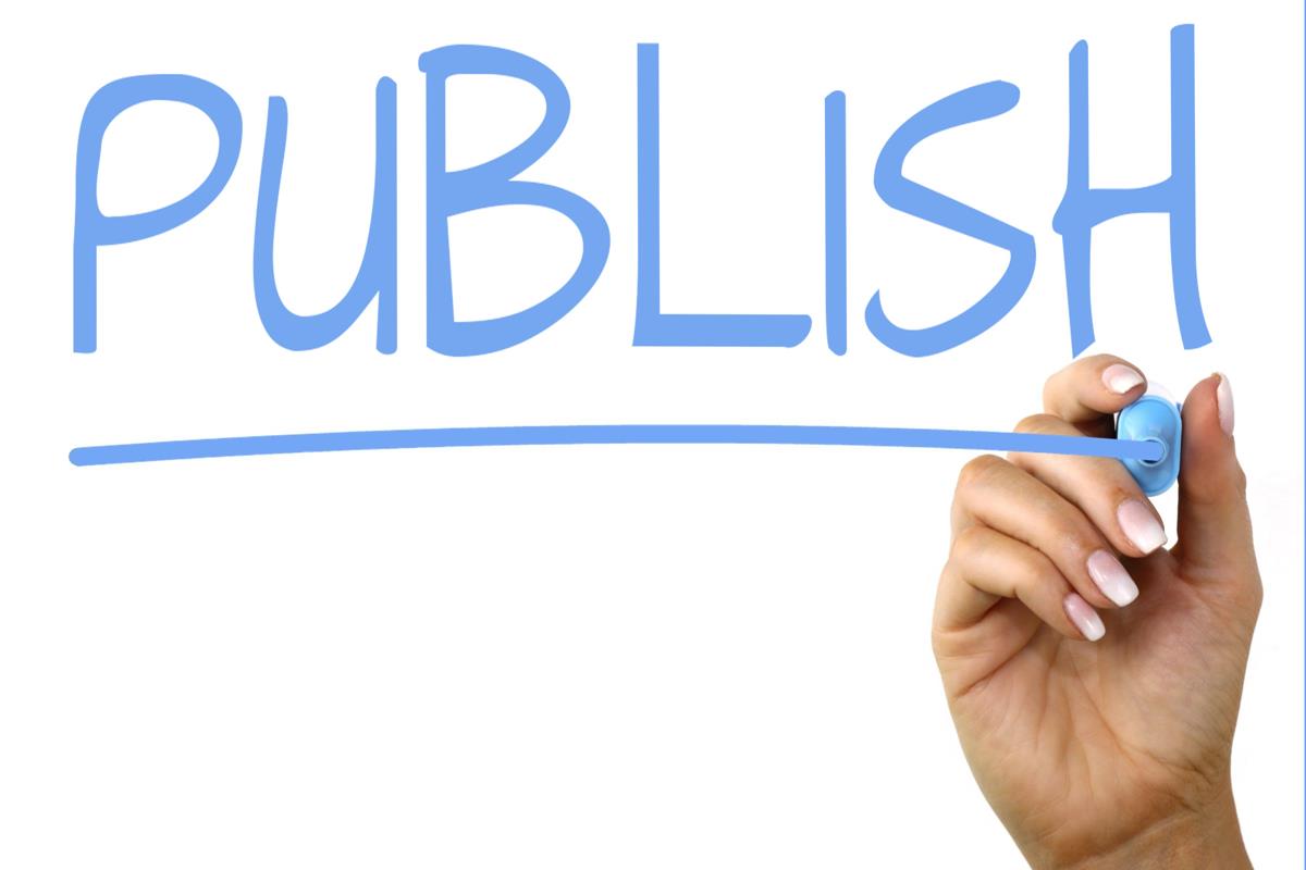 Writing publishers. Publish. To publish. Контент слово на синем фоне. Паблишинг.